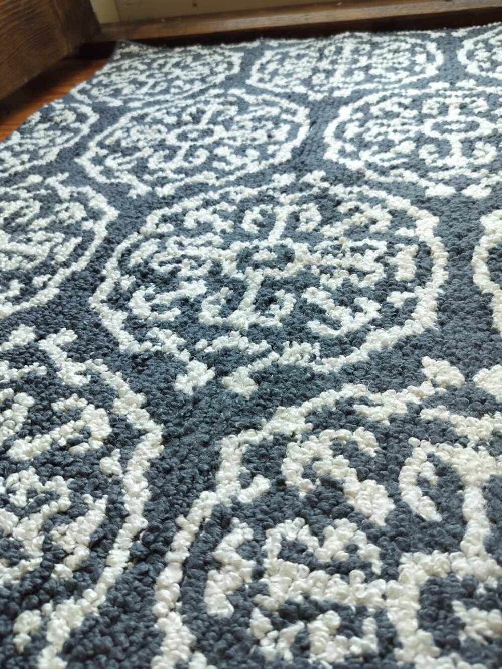 Very SOFT Small Rug - Picture 3 of 8